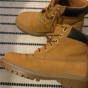 Eddie Bauer Tan Ankle Boots
